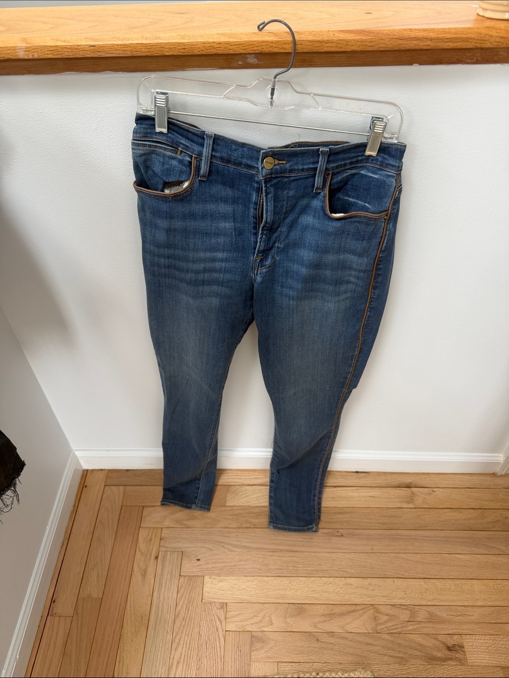 Frame Denim Women’s Skinny Jeans in Dark Blue Wash